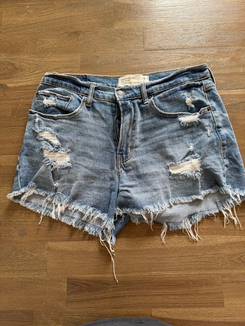 Abercrombie&Fitch Mid Rise Boyfriend Short Size 28/6